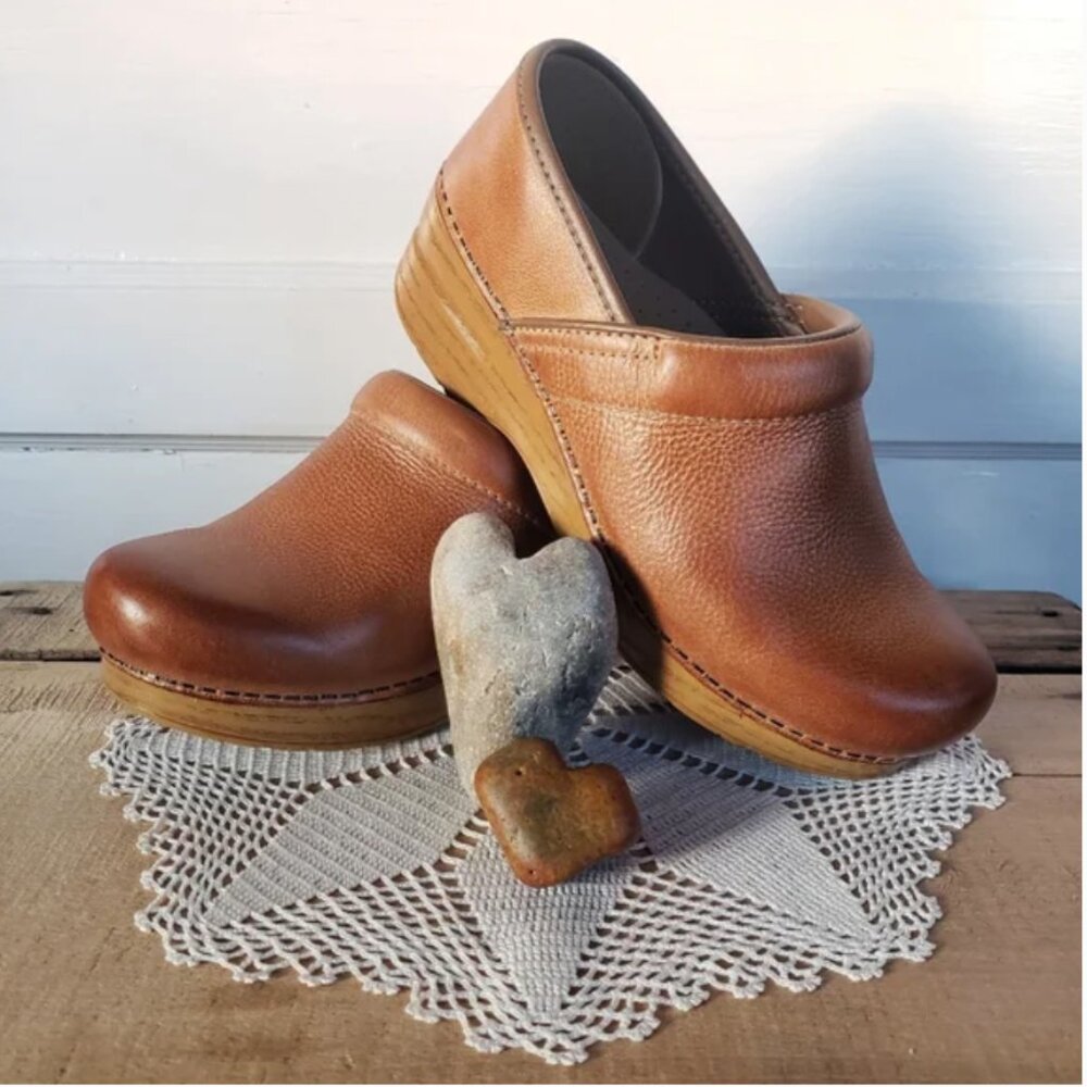 🌻Dansko Honey Pro Clogs Burnished Distressed Tan Leather🌻